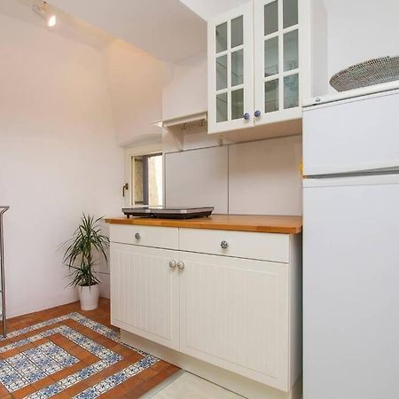לאבין Comfortable Studio In Old Town מראה חיצוני תמונה