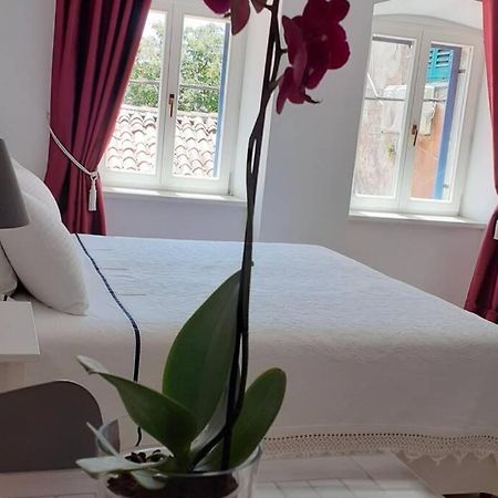 לאבין Comfortable Studio In Old Town מראה חיצוני תמונה