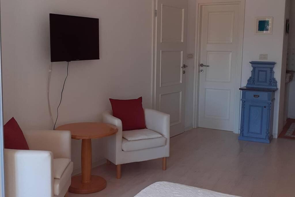 לאבין Comfortable Studio In Old Town מראה חיצוני תמונה