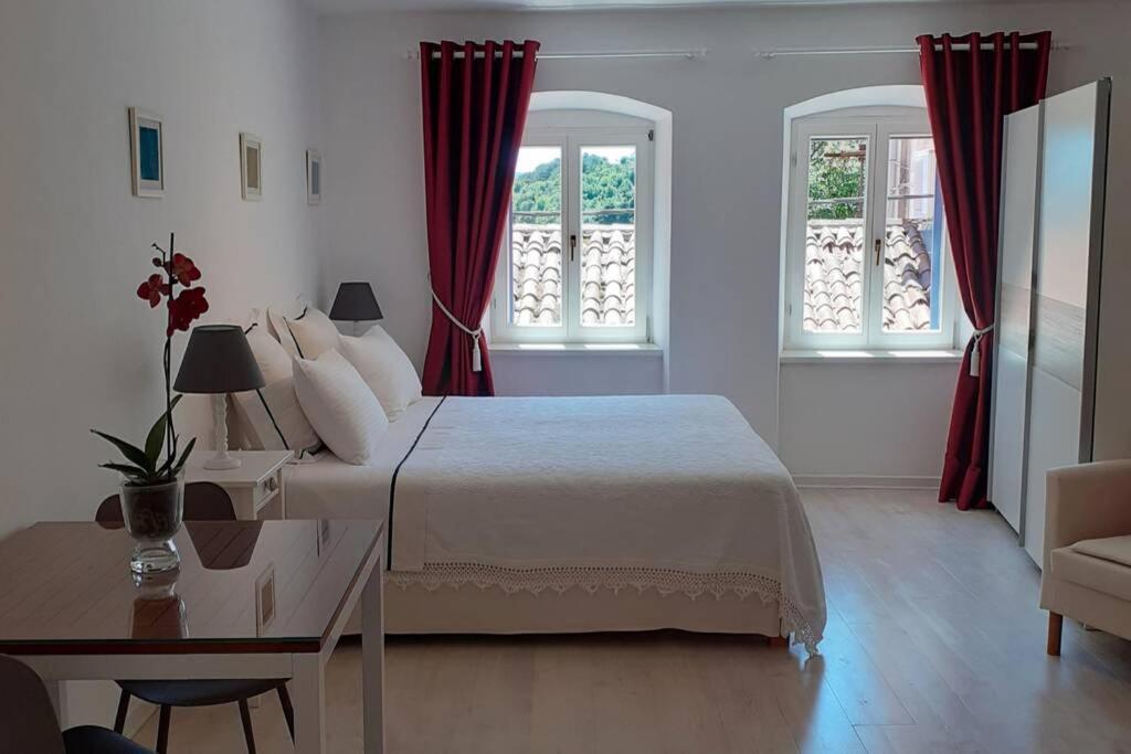 לאבין Comfortable Studio In Old Town מראה חיצוני תמונה